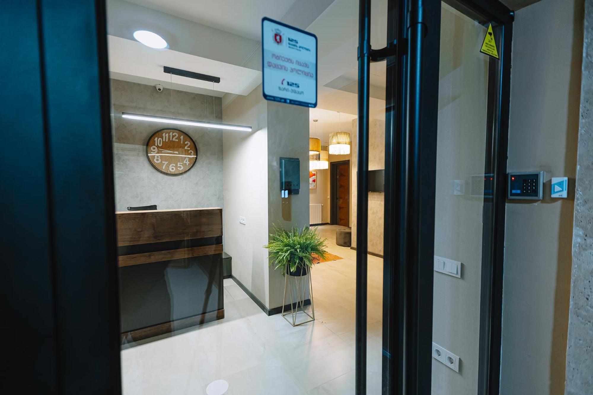 Hotel Sky Station Тбилиси Екстериор снимка
