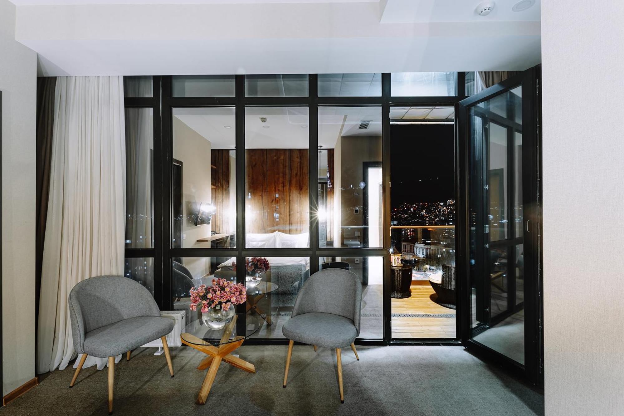 Hotel Sky Station Тбилиси Екстериор снимка
