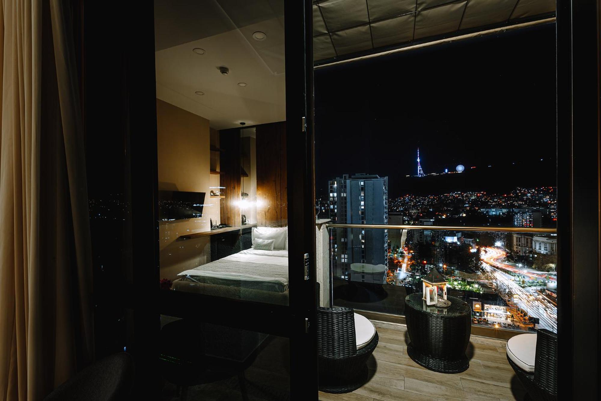 Hotel Sky Station Тбилиси Екстериор снимка