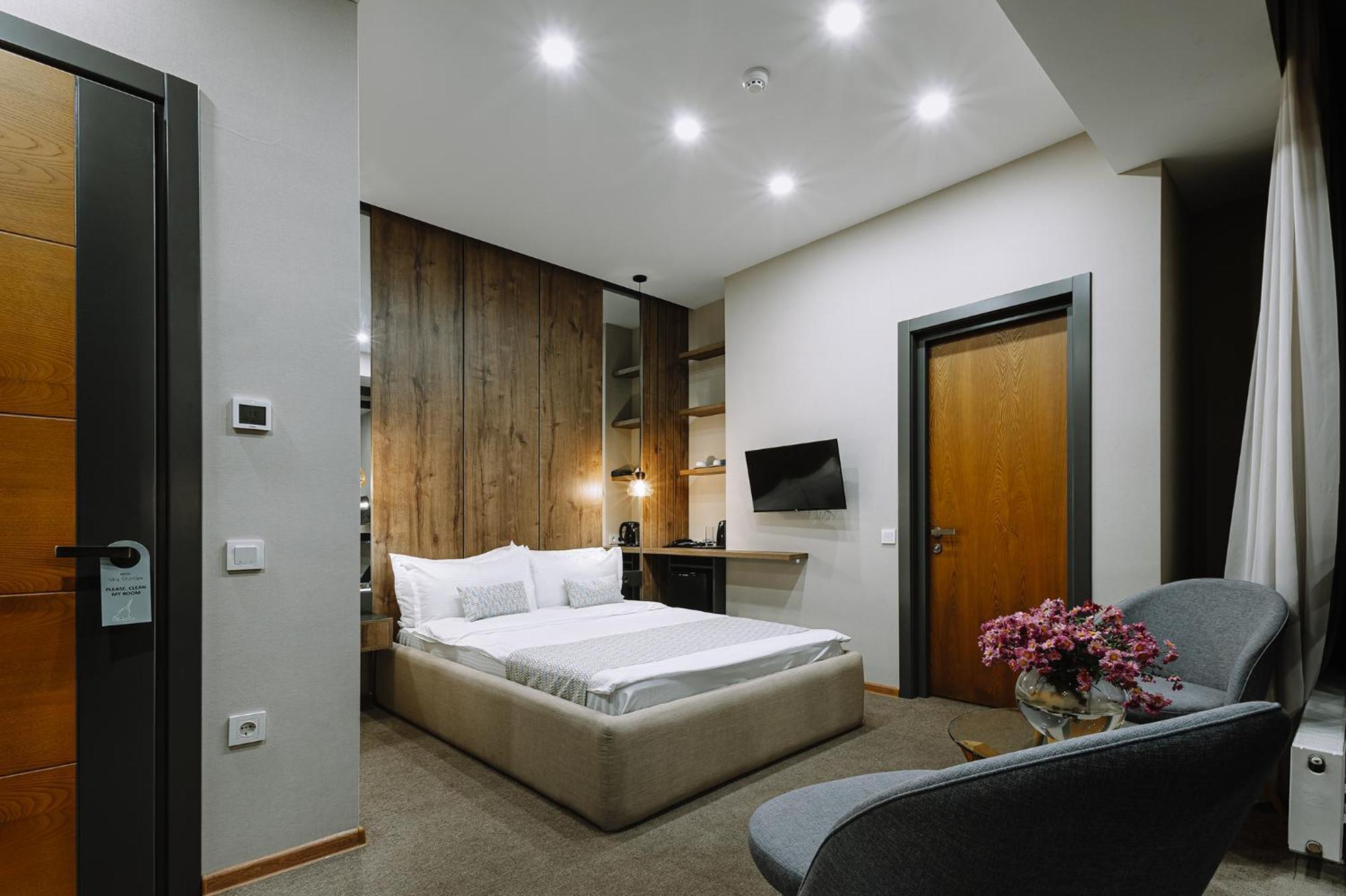 Hotel Sky Station Тбилиси Екстериор снимка