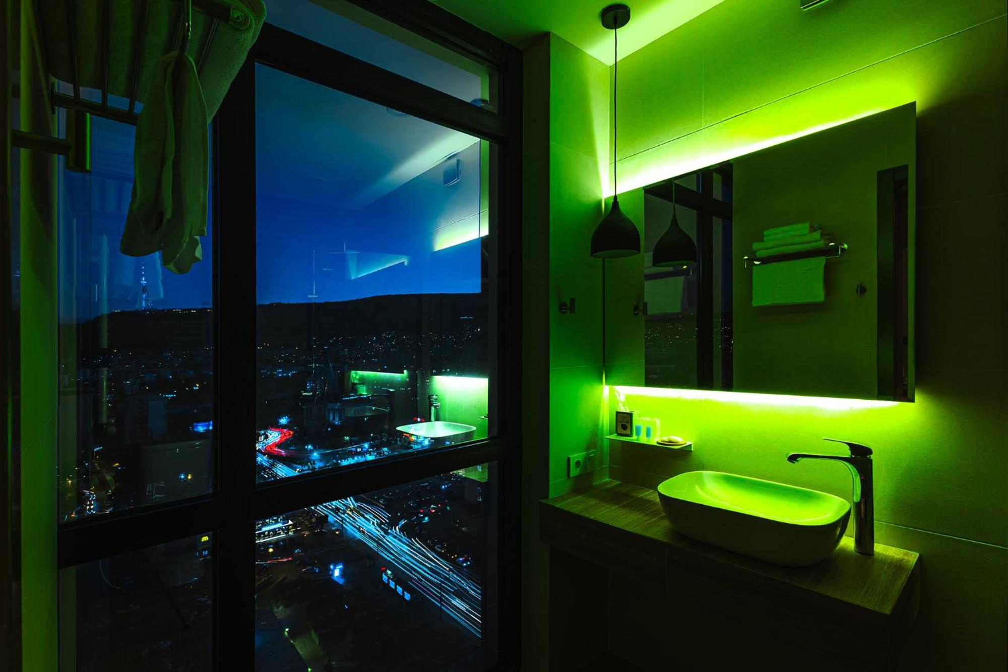 Hotel Sky Station Тбилиси Екстериор снимка