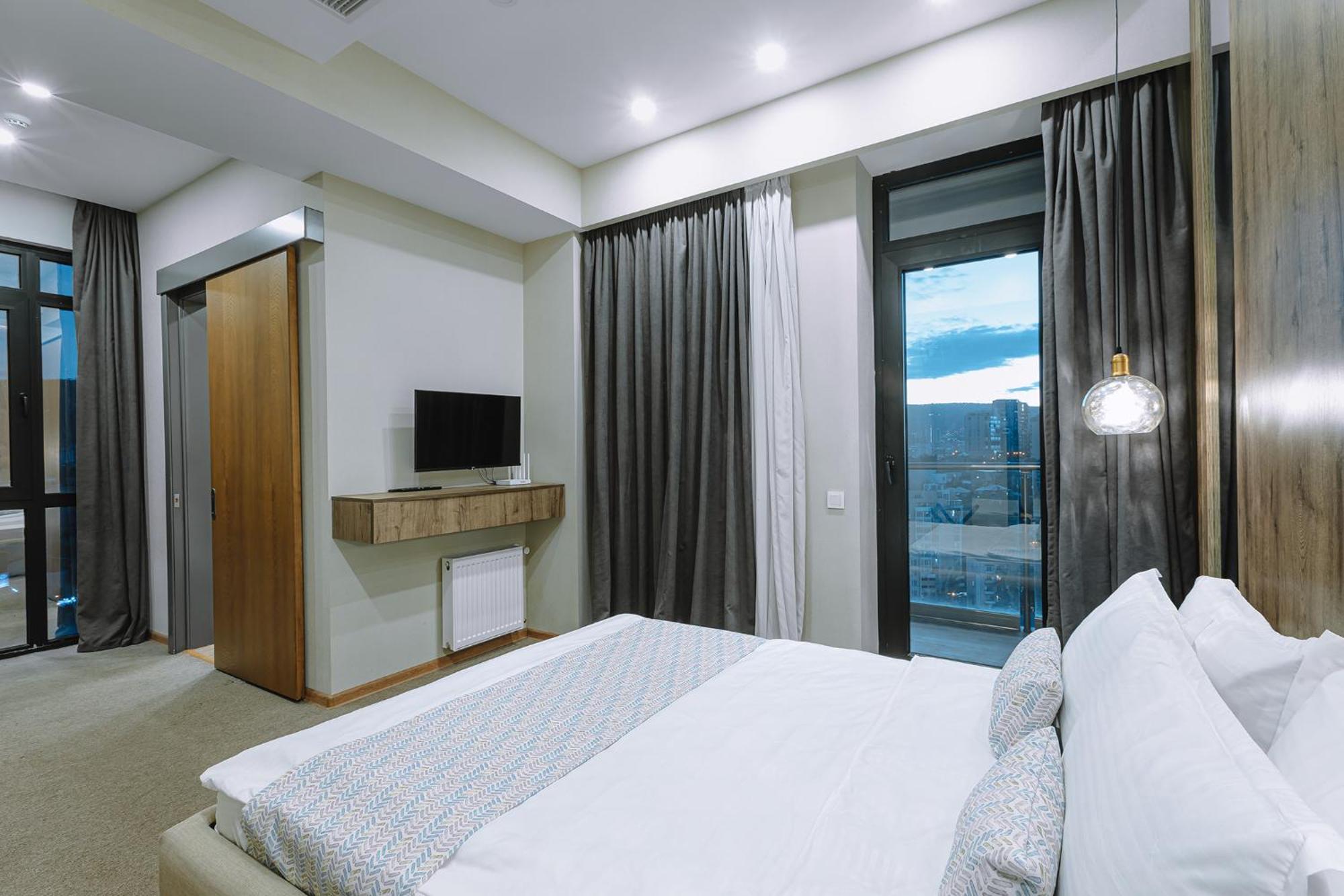 Hotel Sky Station Тбилиси Екстериор снимка
