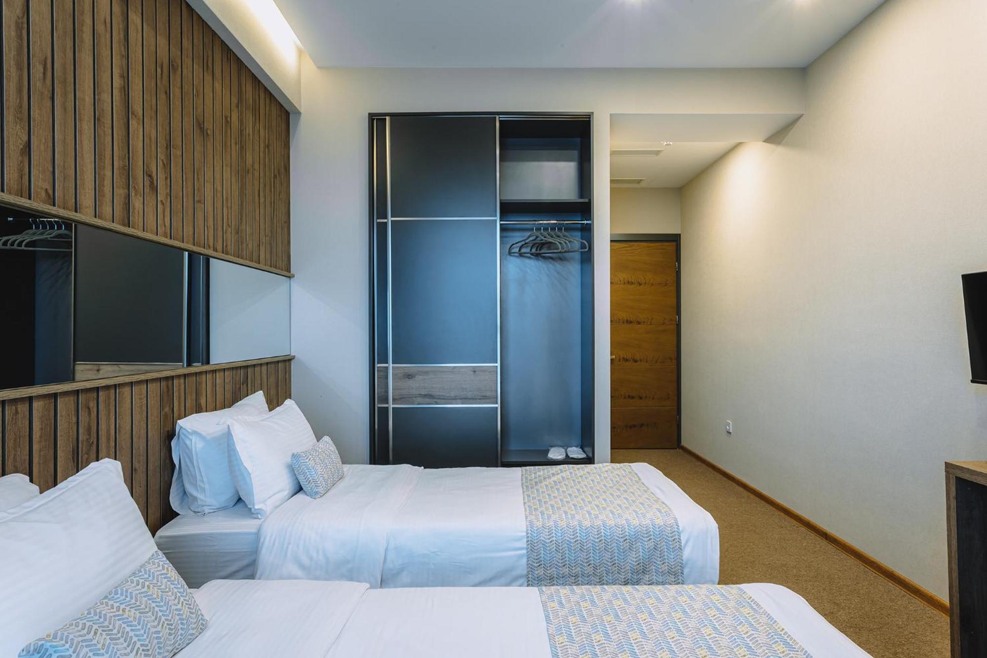 Hotel Sky Station Тбилиси Екстериор снимка