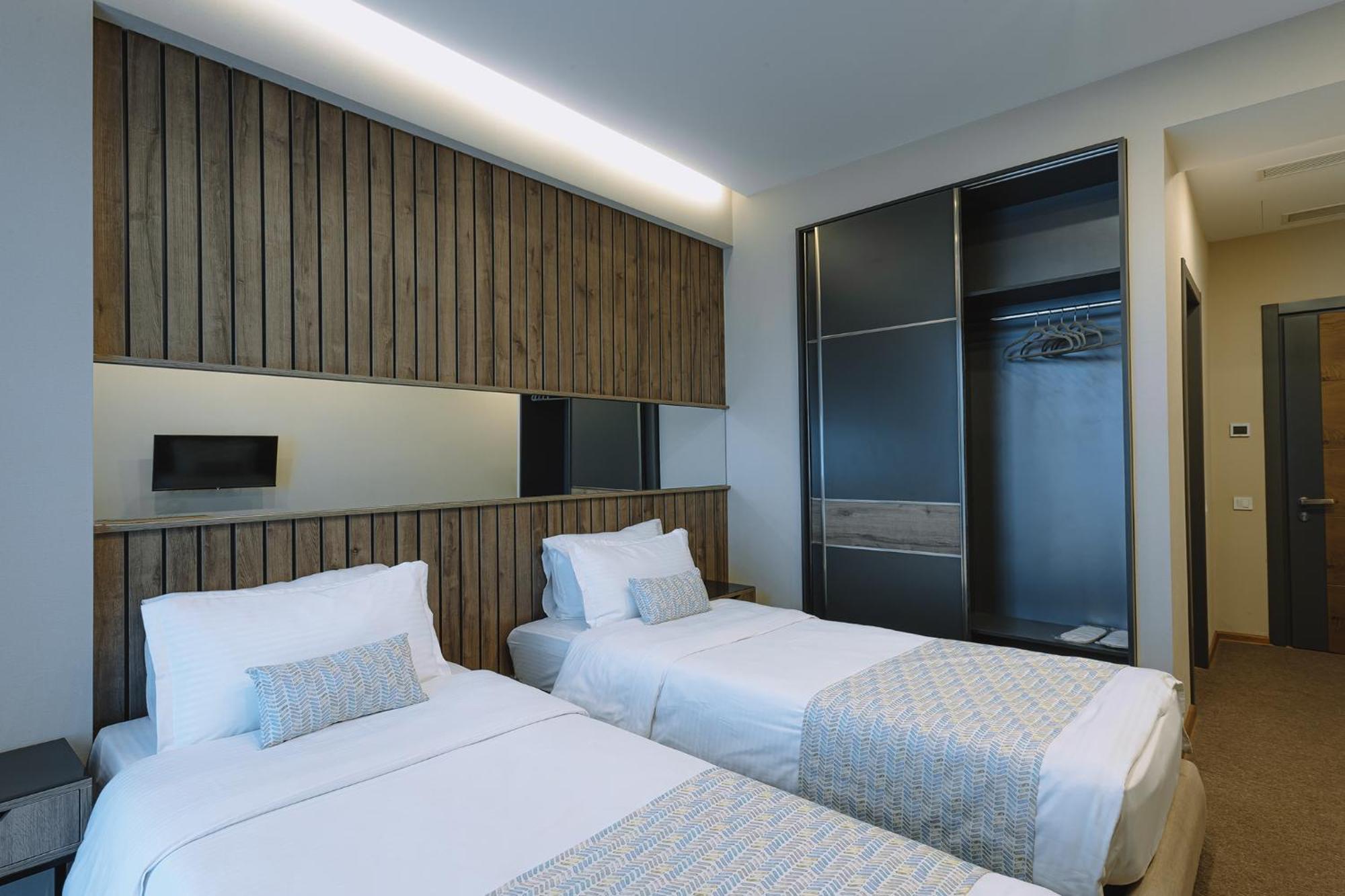 Hotel Sky Station Тбилиси Екстериор снимка
