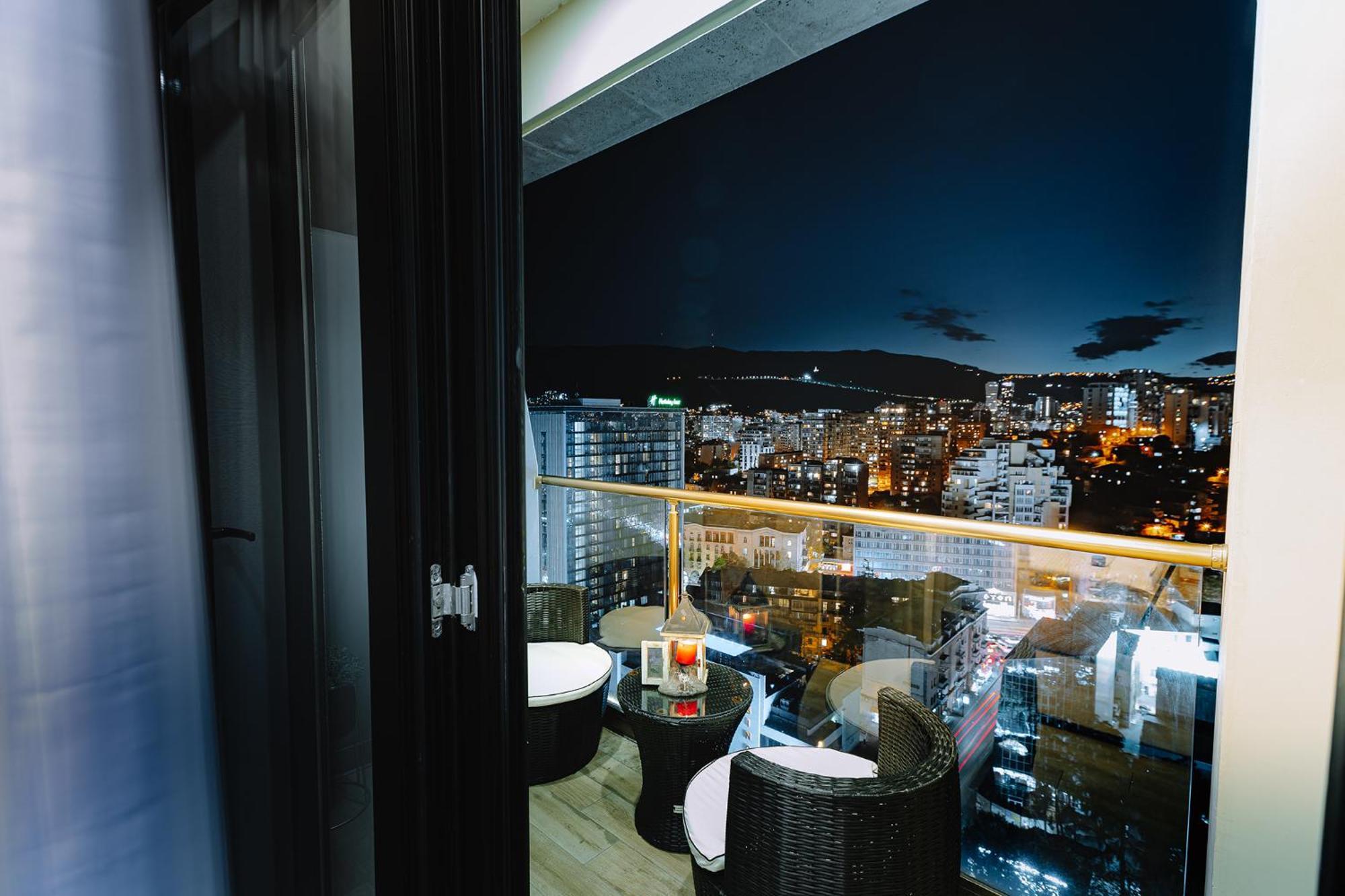 Hotel Sky Station Тбилиси Екстериор снимка