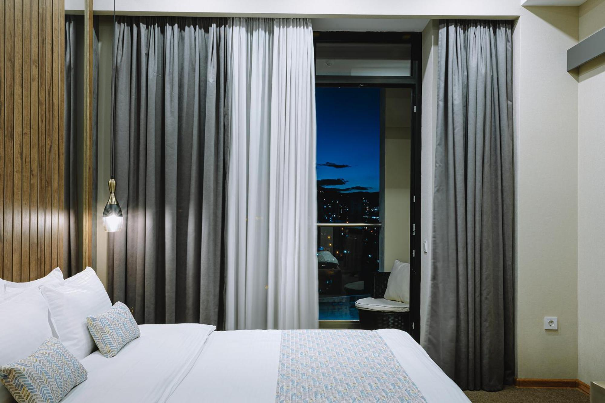 Hotel Sky Station Тбилиси Екстериор снимка
