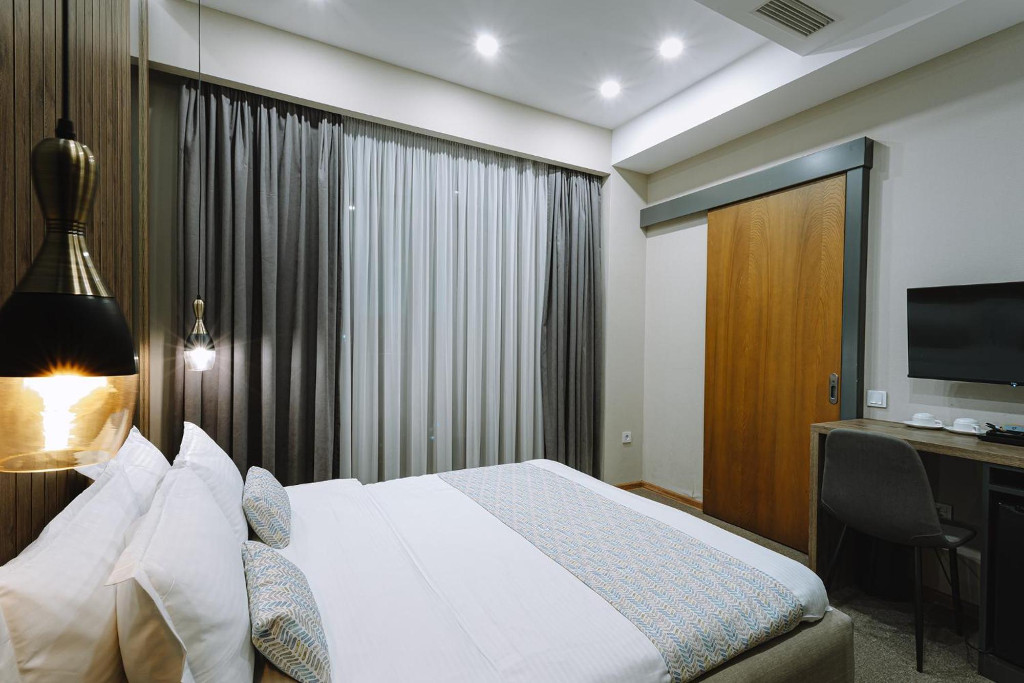 Hotel Sky Station Тбилиси Екстериор снимка