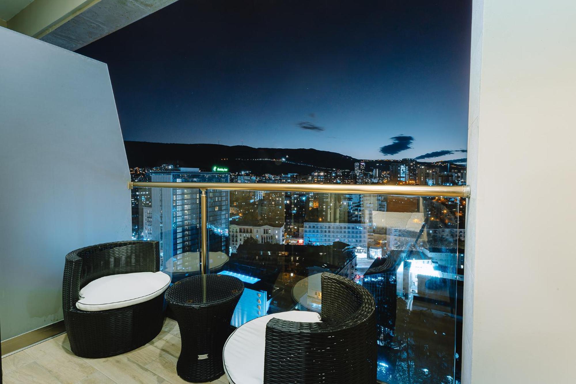Hotel Sky Station Тбилиси Екстериор снимка
