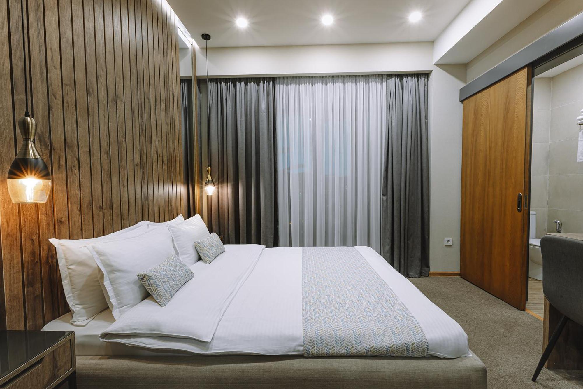 Hotel Sky Station Тбилиси Екстериор снимка