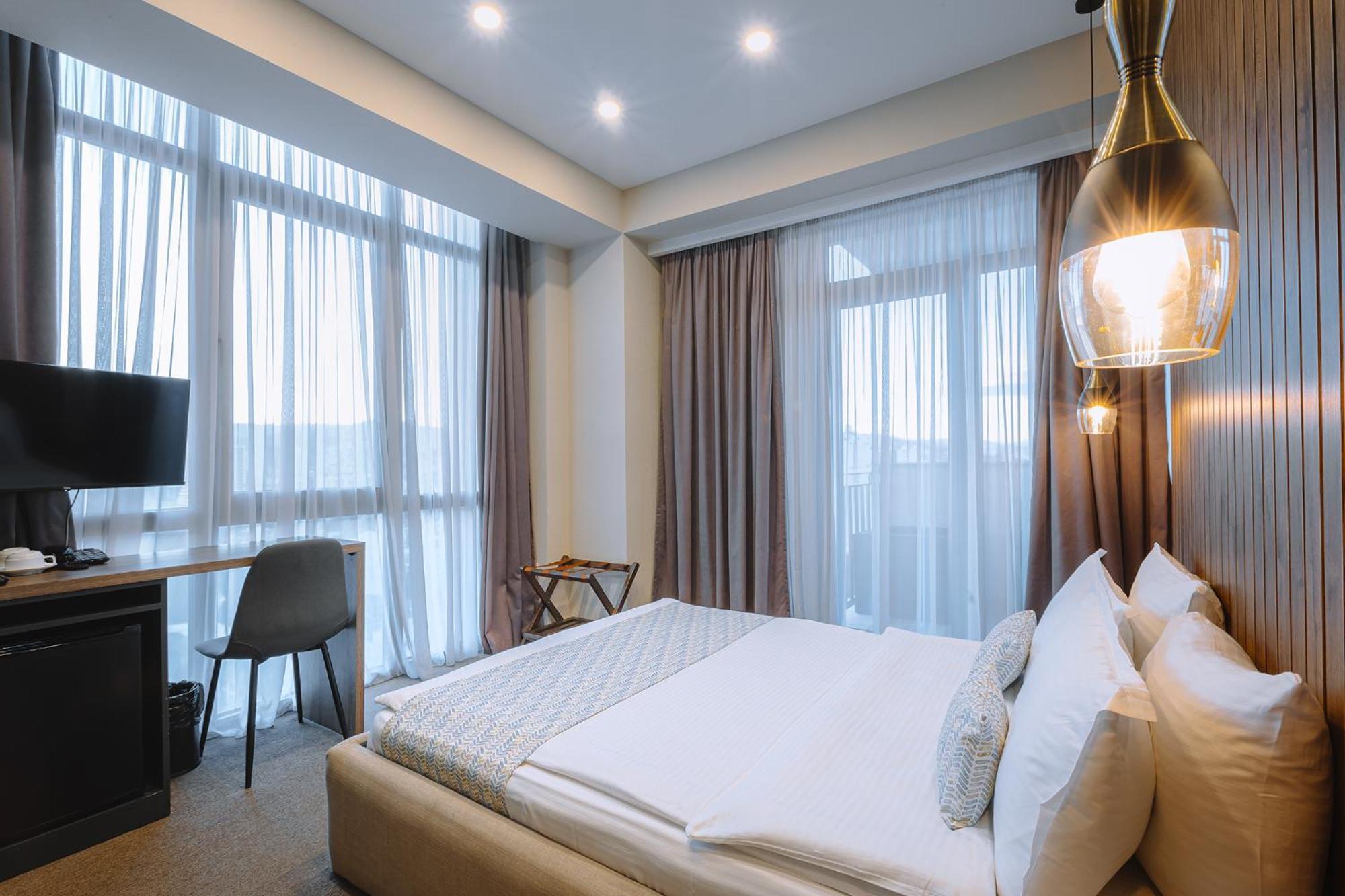Hotel Sky Station Тбилиси Екстериор снимка