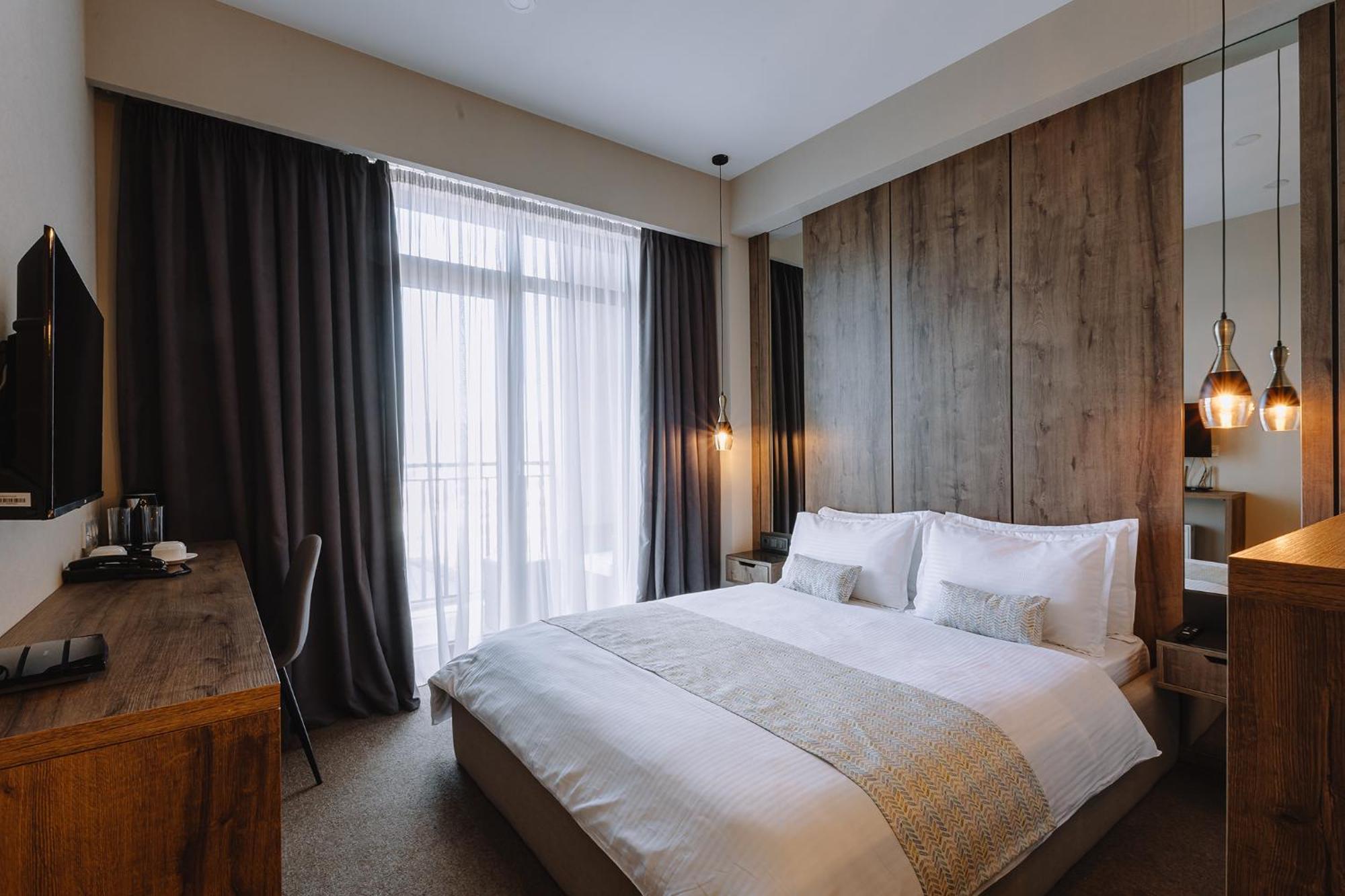 Hotel Sky Station Тбилиси Екстериор снимка