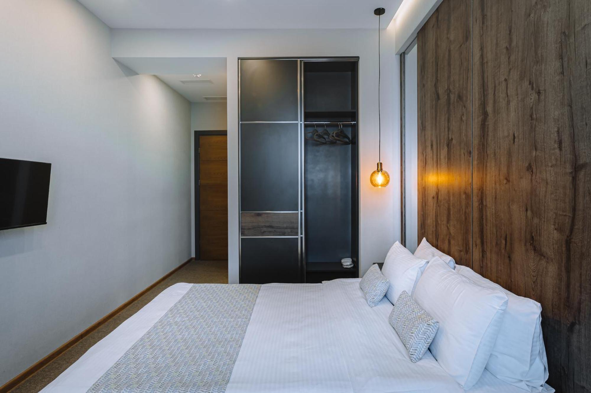 Hotel Sky Station Тбилиси Екстериор снимка