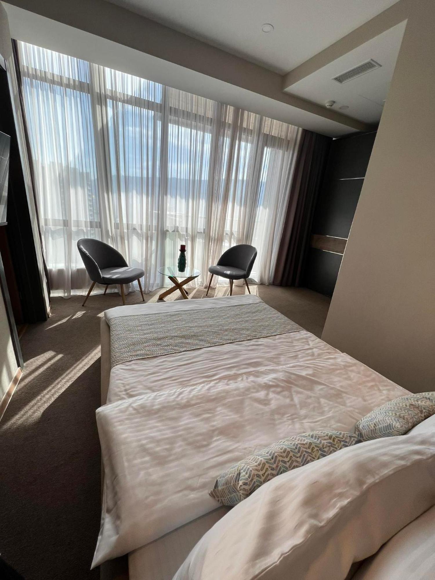 Hotel Sky Station Тбилиси Екстериор снимка